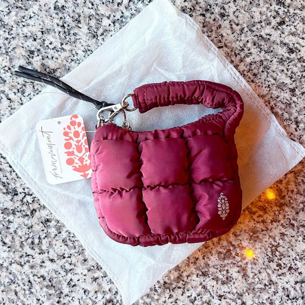 ♥️💖 FP Movement Quilted Mini Pouch Bag Mahogany - Picture 2 of 4